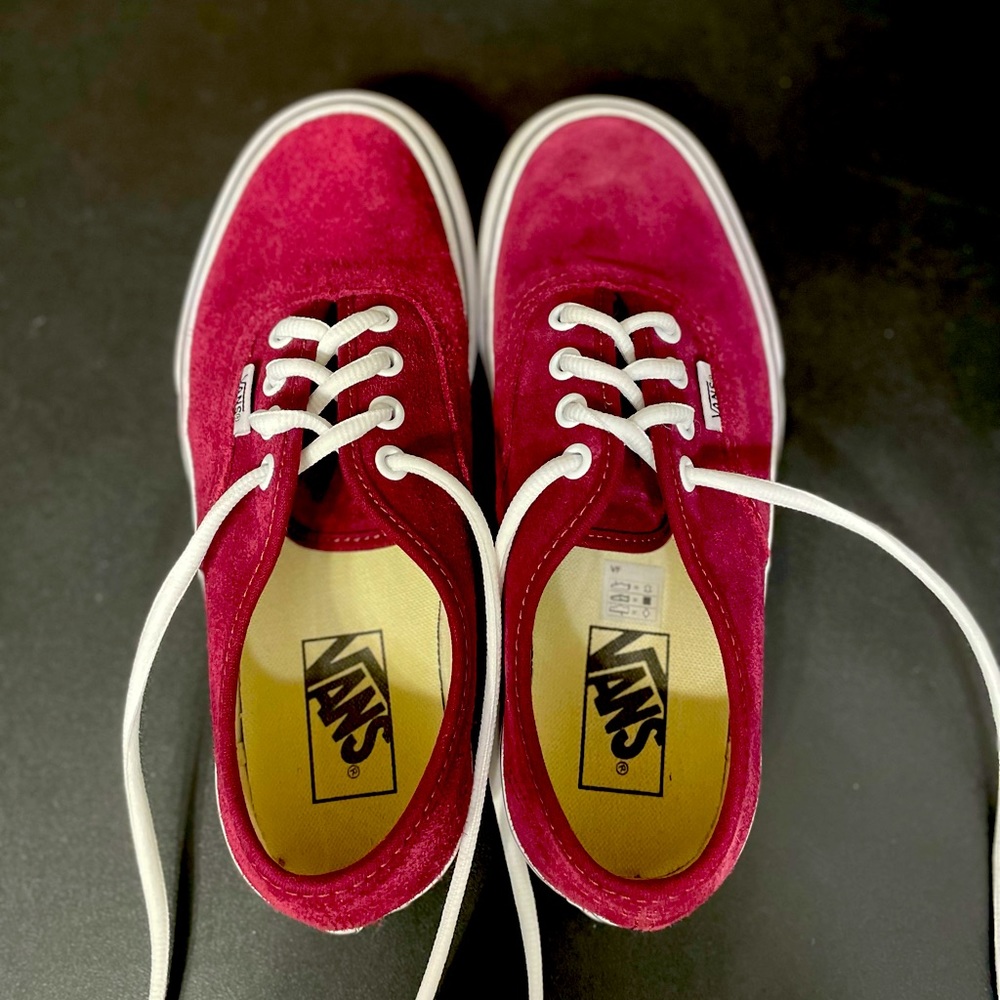 Womens maroon size 7 suede Vans.